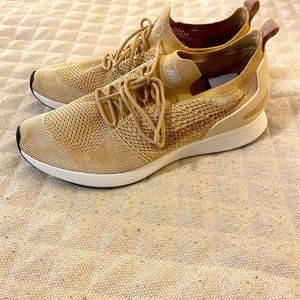 Nike Flyknit Tennis Shoes